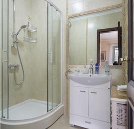5 bedroom bayside villa with pool near Kotor, sleeps 12